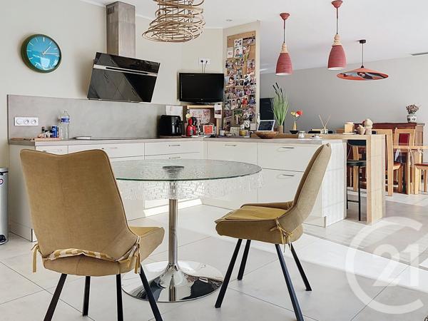 Maison à vendre  6 pièces - 145 m 2   ECHILLAIS  - 17