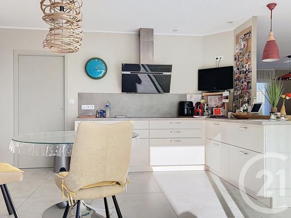 Maison à vendre  6 pièces - 145 m 2   ECHILLAIS  - 17