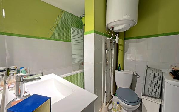 Appartement à vendre    2 pièces • 41,35 m2 Marseille 8