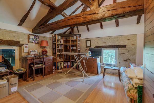 Propriété en pierre avec vue dégagée