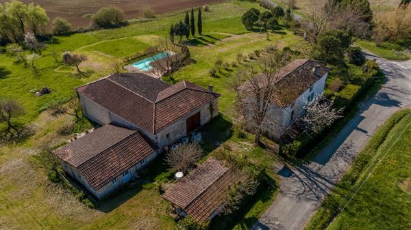 Propriété en pierre avec vue dégagée