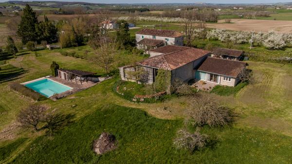 Propriété en pierre avec vue dégagée