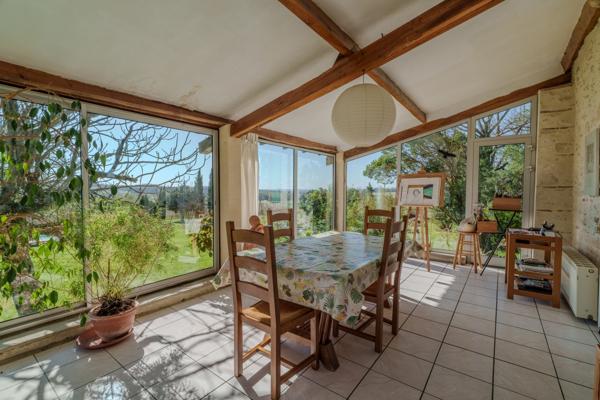 Propriété en pierre avec vue dégagée