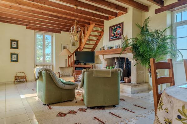Propriété en pierre avec vue dégagée