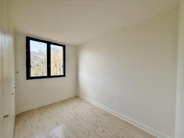 Eaubonne (95600) Appartement T4 avec balcon et parking - Centre-ville