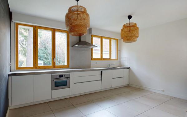 Maison à vendre    3 pièces • 233,99 m2 Lyon 5