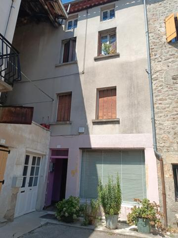 APPARTEMENT 168 m² AVEC DÉPENDANCE ET COUR PRIVATIVE – CENTRE DE VERNOUX