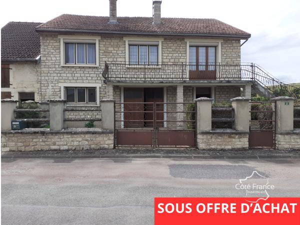 Maison 4 pièces avec dépendances dans village calme