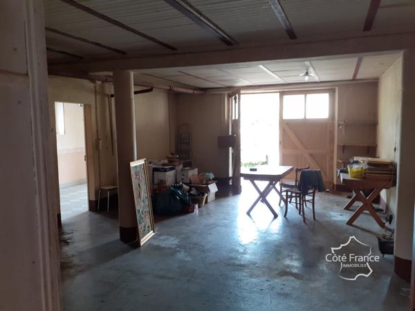 Maison 4 pièces avec dépendances dans village calme