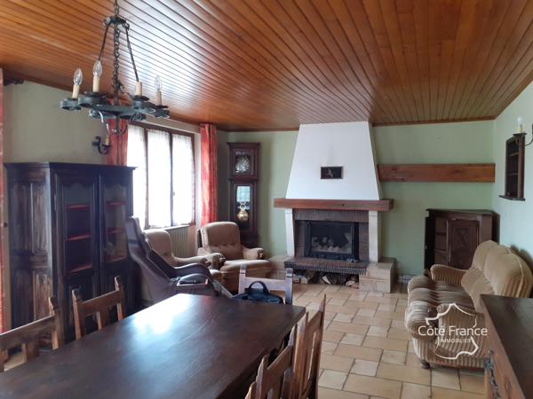 Maison 4 pièces avec dépendances dans village calme