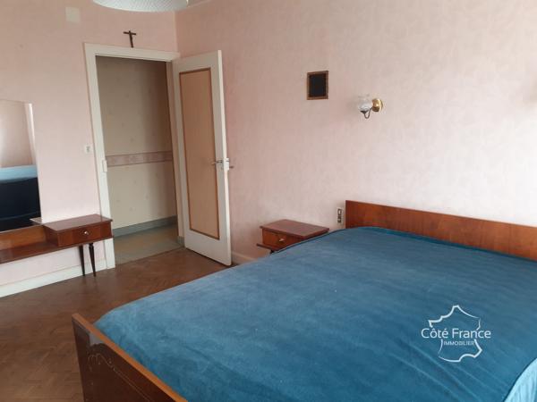 Maison 4 pièces avec dépendances dans village calme