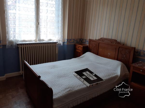 Maison 4 pièces avec dépendances dans village calme