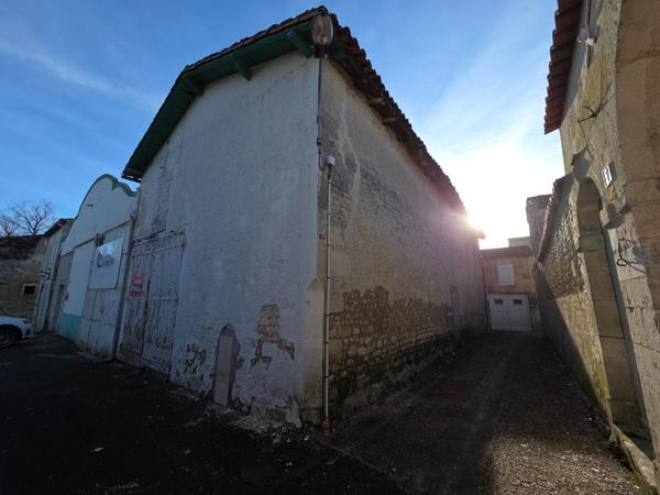 Parking à SAINT-JEAN-D'ANGELY, 17400 - 2 pièces