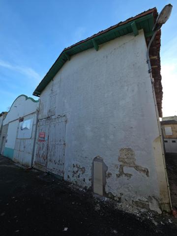 Parking à SAINT-JEAN-D'ANGELY, 17400 - 2 pièces