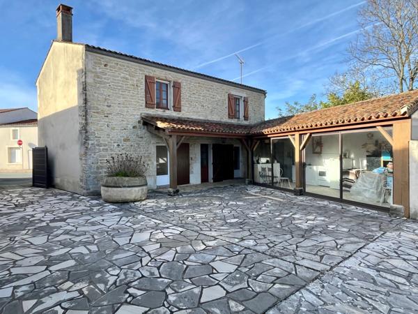 SAINT MICHEL EN L'HERM (85580) 10 MIN DES PLAGES PROPRIETE D'EXCEPTION AVEC 4 GITES, PISCINE ET ANNEXES