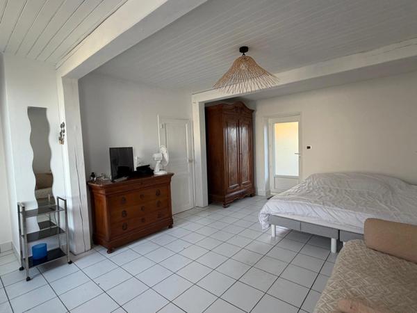 SAINT MICHEL EN L'HERM (85580) 10 MIN DES PLAGES PROPRIETE D'EXCEPTION AVEC 4 GITES, PISCINE ET ANNEXES