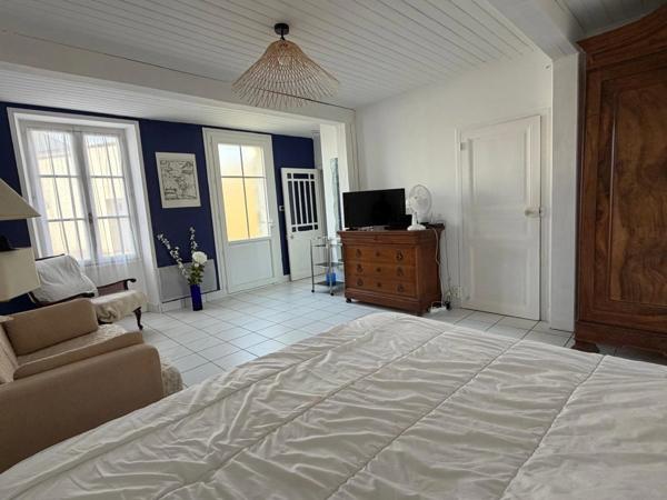 SAINT MICHEL EN L'HERM (85580) 10 MIN DES PLAGES PROPRIETE D'EXCEPTION AVEC 4 GITES, PISCINE ET ANNEXES