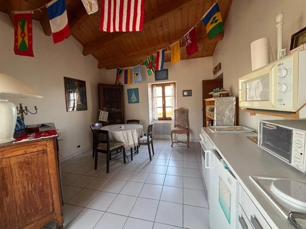 SAINT MICHEL EN L'HERM (85580) 10 MIN DES PLAGES PROPRIETE D'EXCEPTION AVEC 4 GITES, PISCINE ET ANNEXES