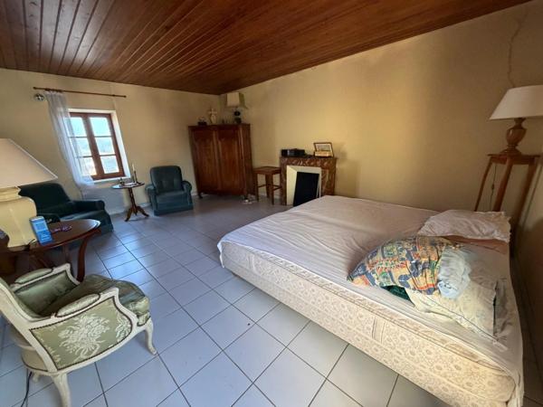 SAINT MICHEL EN L'HERM (85580) 10 MIN DES PLAGES PROPRIETE D'EXCEPTION AVEC 4 GITES, PISCINE ET ANNEXES