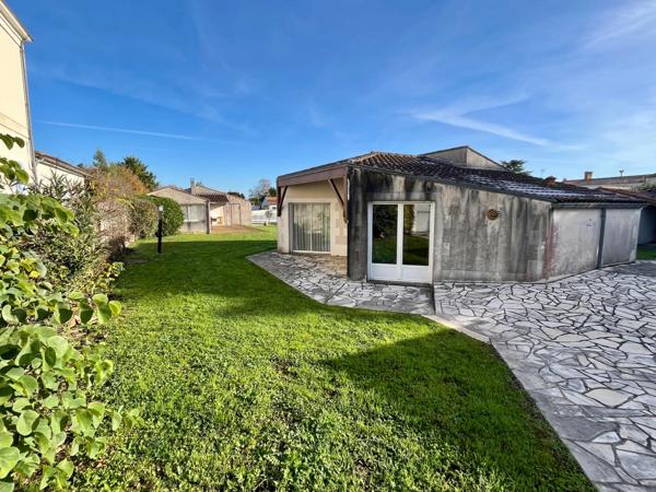 SAINT MICHEL EN L'HERM (85580) 10 MIN DES PLAGES PROPRIETE D'EXCEPTION AVEC 4 GITES, PISCINE ET ANNEXES