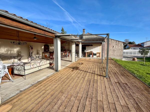 SAINT MICHEL EN L'HERM (85580) 10 MIN DES PLAGES PROPRIETE D'EXCEPTION AVEC 4 GITES, PISCINE ET ANNEXES