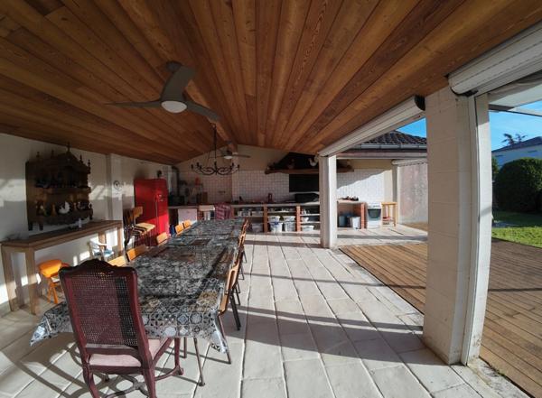 SAINT MICHEL EN L'HERM (85580) 10 MIN DES PLAGES PROPRIETE D'EXCEPTION AVEC 4 GITES, PISCINE ET ANNEXES