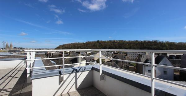 L'ATTIQUE & SES TERRASSES, AU CENTRE-VILLE DE QUIMPER. STANDING, ASCENSEUR & GARAGES. - L'agence Immobilier & Associés