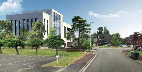 Immeuble mixte à louer ou vendre à Mérignac avec bureaux, parking et terrasse