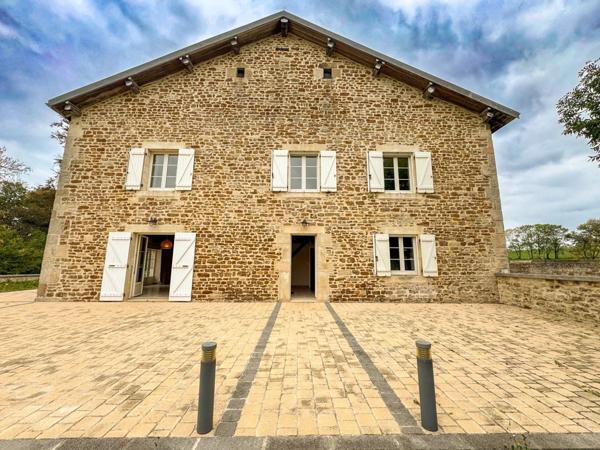 Vente Propriété 5 pièces 248 m2 à Villegusien-le-Lac