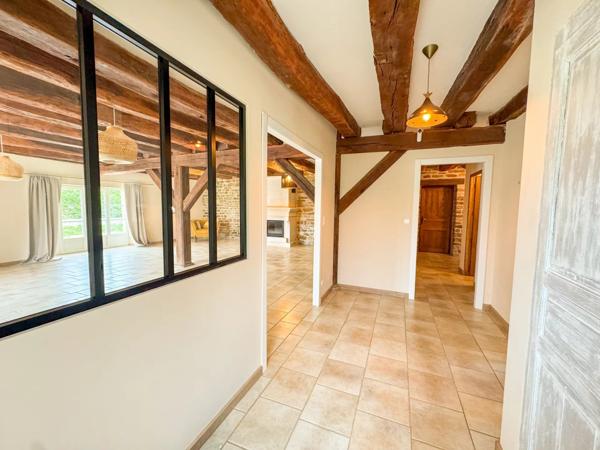 Vente Propriété 5 pièces 248 m2 à Villegusien-le-Lac