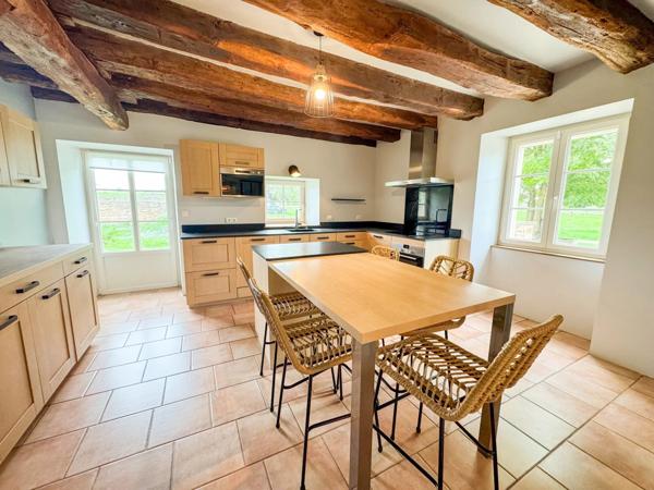 Vente Propriété 5 pièces 248 m2 à Villegusien-le-Lac