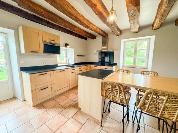 Vente Propriété 5 pièces 248 m2 à Villegusien-le-Lac