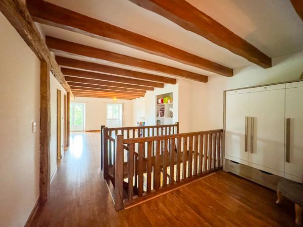 Vente Propriété 5 pièces 248 m2 à Villegusien-le-Lac