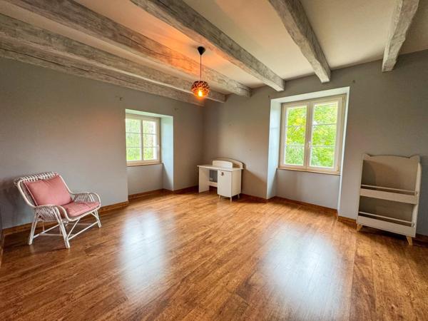 Vente Propriété 5 pièces 248 m2 à Villegusien-le-Lac