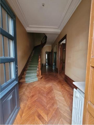 Vente hôtel particulier avec jardin à Bordeaux centre avec prestations anciennes