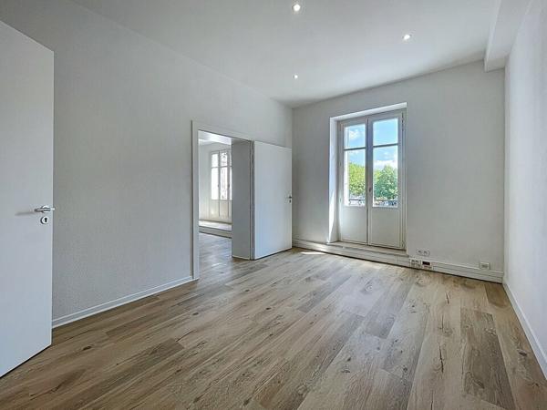 BUREAUX à VENDRE de 207 m²