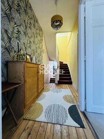 SAINTE ANNE - MAISON D'ENVIRON 145M² PLEINE DE CHARME AVEC COUR