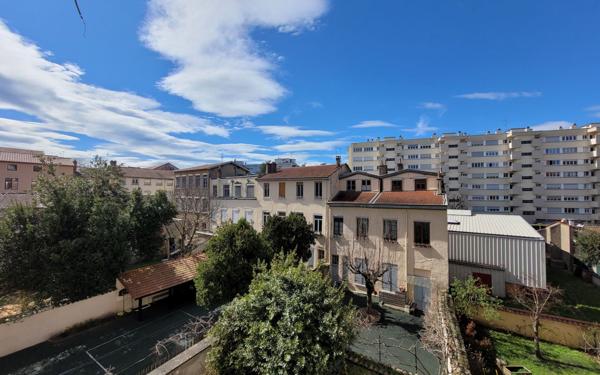 Appartement à vendre    2 pièces • 43 m2 Lyon 4