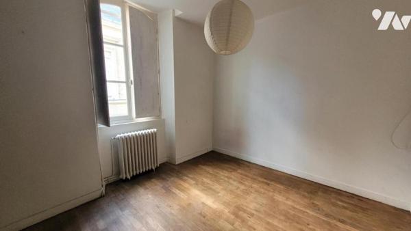 SABLE-SUR-SARTHE-MAISON DE VILLE CENTRE HISTORIQUE-REF: VDL2120