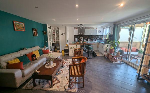 Appartement à vendre    3 pièces • 66,56 m2 Marseille 6