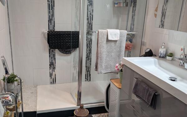 Appartement à vendre    3 pièces • 66,56 m2 Marseille 6