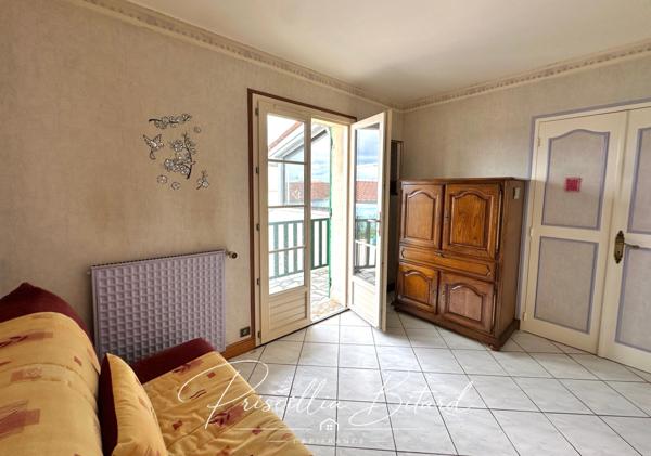 Aigrefeuille d'Aunis, maison de plain-pied avec piscine, garage de 80 m² et bureau indépendant