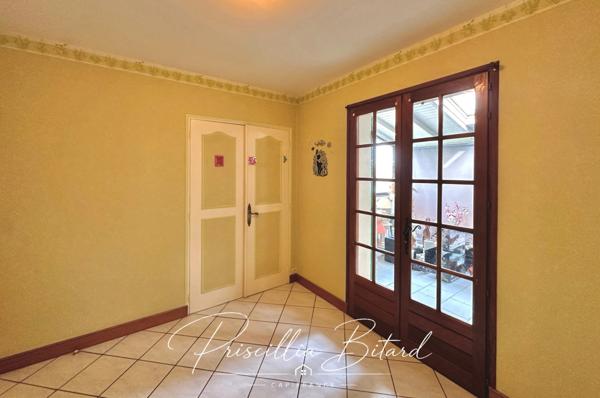 Aigrefeuille d'Aunis, maison de plain-pied avec piscine, garage de 80 m² et bureau indépendant