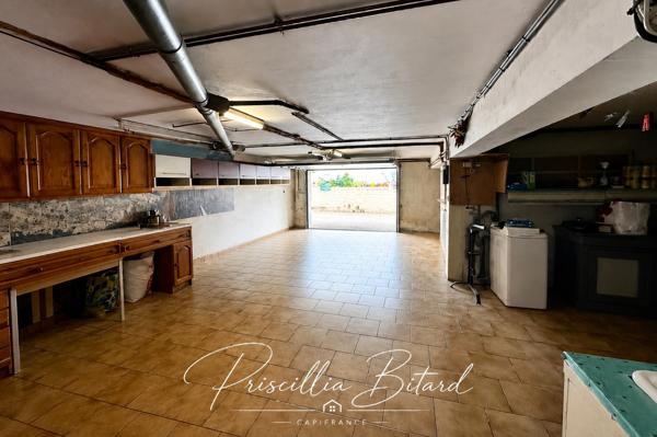 Aigrefeuille d'Aunis, maison de plain-pied avec piscine, garage de 80 m² et bureau indépendant