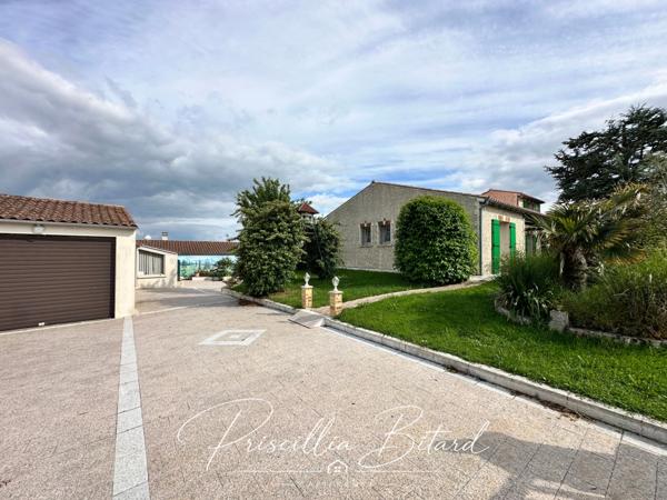 Aigrefeuille d'Aunis, maison de plain-pied avec piscine, garage de 80 m² et bureau indépendant
