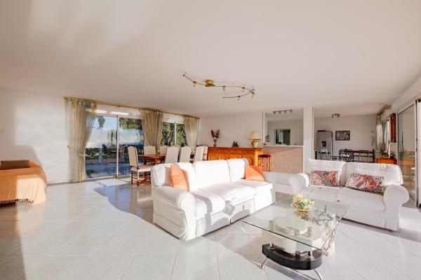 Villa d'exception avec vue panoramique sur la baie d'agay