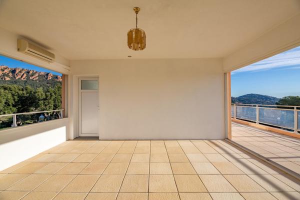 Villa d'exception avec vue panoramique sur la baie d'agay