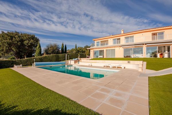Villa d'exception avec vue panoramique sur la baie d'agay