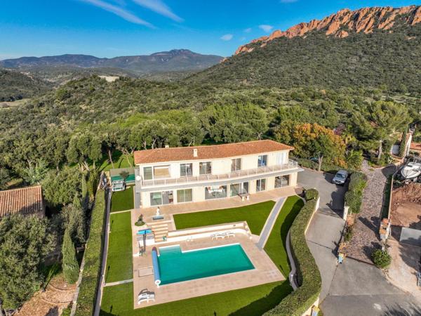 Villa d'exception avec vue panoramique sur la baie d'agay