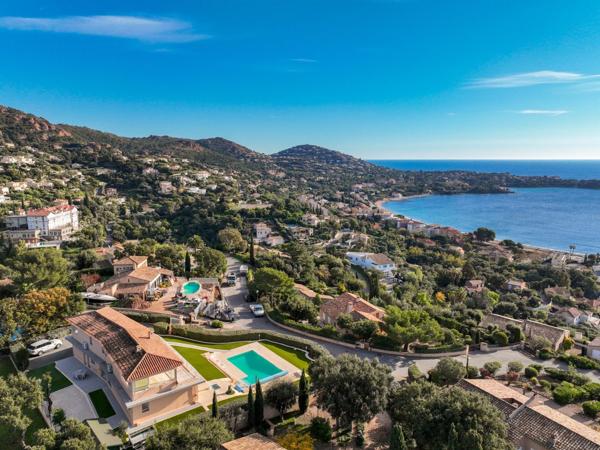 Villa d'exception avec vue panoramique sur la baie d'agay